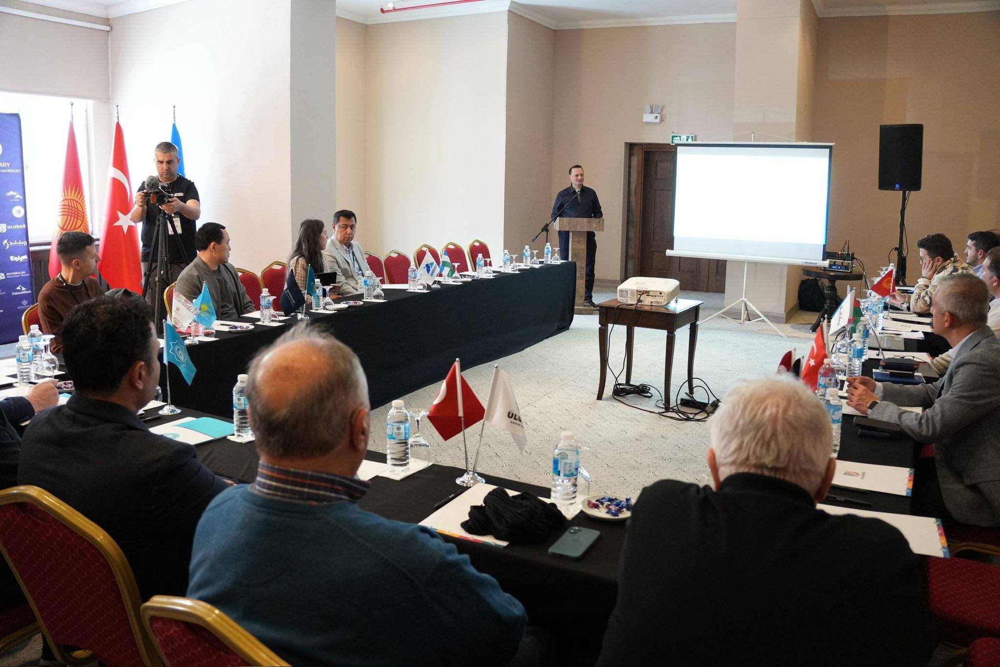 Kayak merkezleri ve spor etkinliklerinin kış turizminin geliştirilmesindeki rolüne ilişkin toplantı gerçekleştirilib